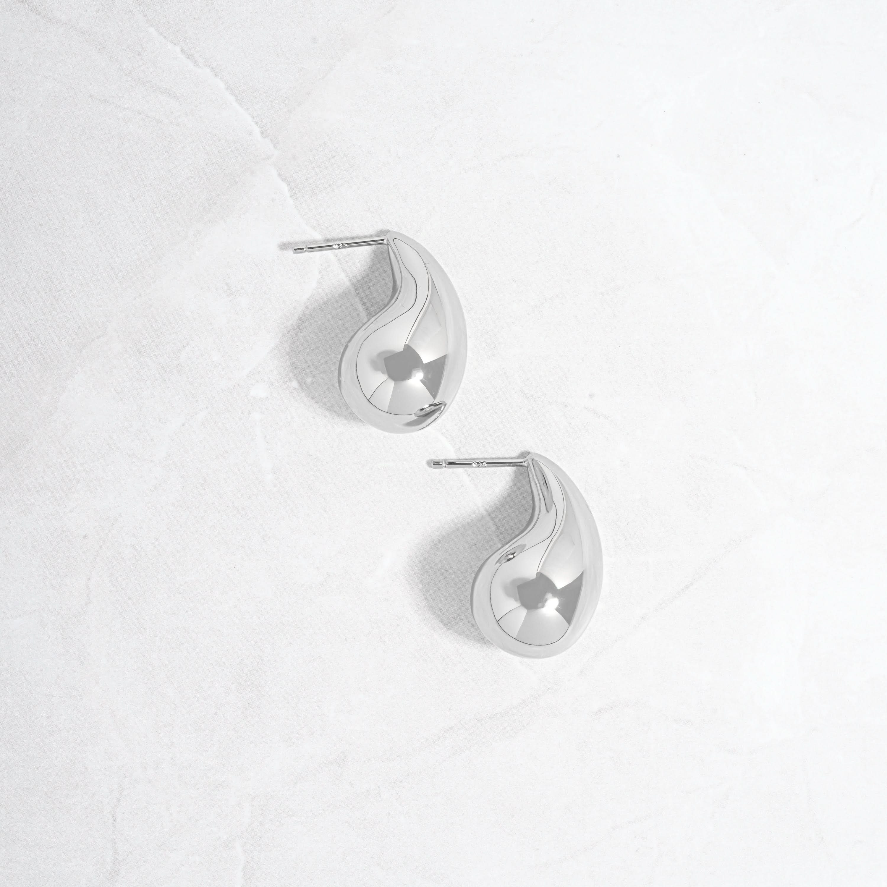 Goutte Élégante Earrings